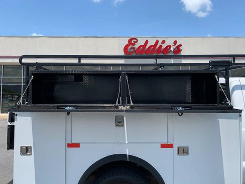 Used 2016 Ford F550 4x4 SuperCab Super Duty image 38