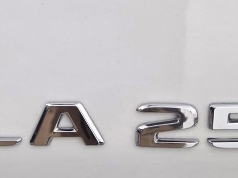 Used 2023 Mercedes-Benz CLA 250 image 28