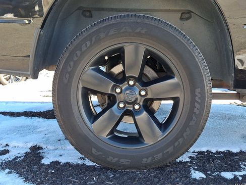 Used 2017 RAM 1500 Express w/ Black Ram 1500 Express Group image 7