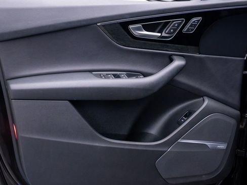 Used 2017 Audi Q7 3.0T Prestige w/ Prestige Package image 12