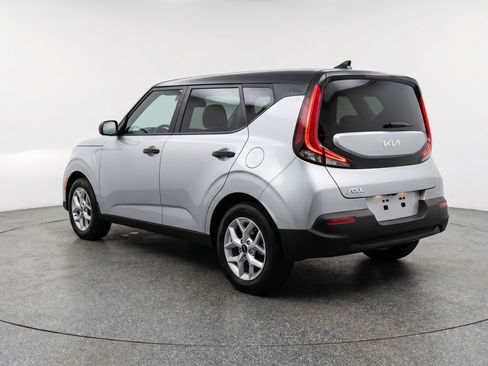Used 2025 Kia Soul LX w/ LX Technology Package FWD image 6