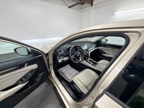 Used 2018 Honda Accord LX image 10
