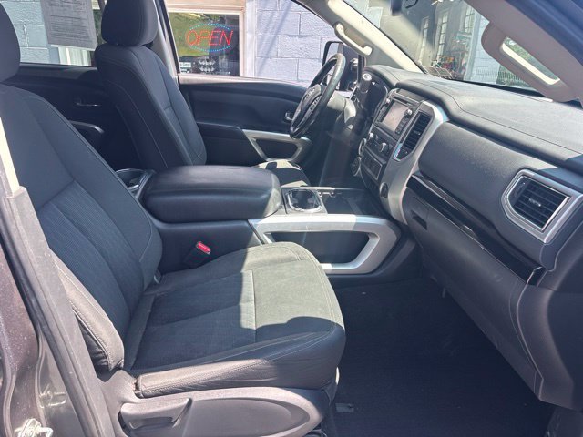 Used 2017 Nissan Titan SV AWD/4WD image 9