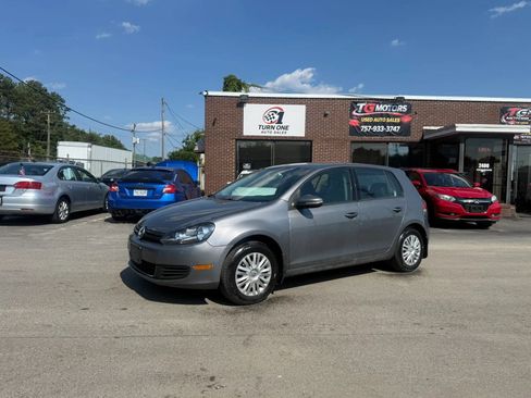 Used 2013 Volkswagen Golf 4-Door FWD image 1