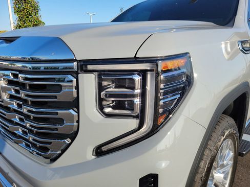 Used 2025 GMC Sierra 1500 Denali w/ Technology Package AWD/4WD image 5
