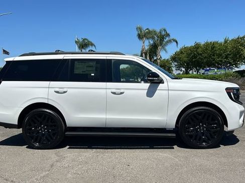 New 2026 Ford Expedition Platinum w/ Stealth Performance Package AWD/4WD image 2