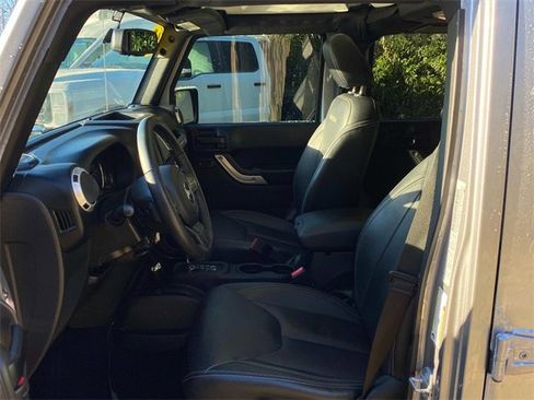 Used 2017 Jeep Wrangler Unlimited Sahara image 11