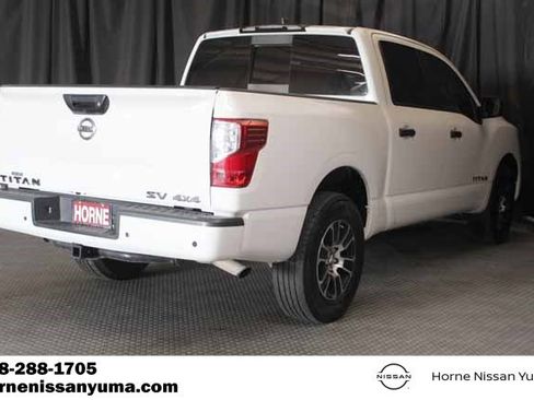 Used 2022 Nissan Titan SV image 13