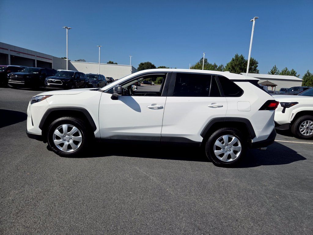 Used 2023 Toyota RAV4 LE FWD image 4