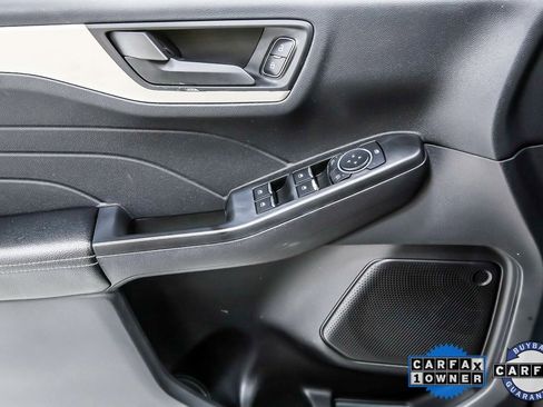 Used 2022 Ford Escape SE image 23