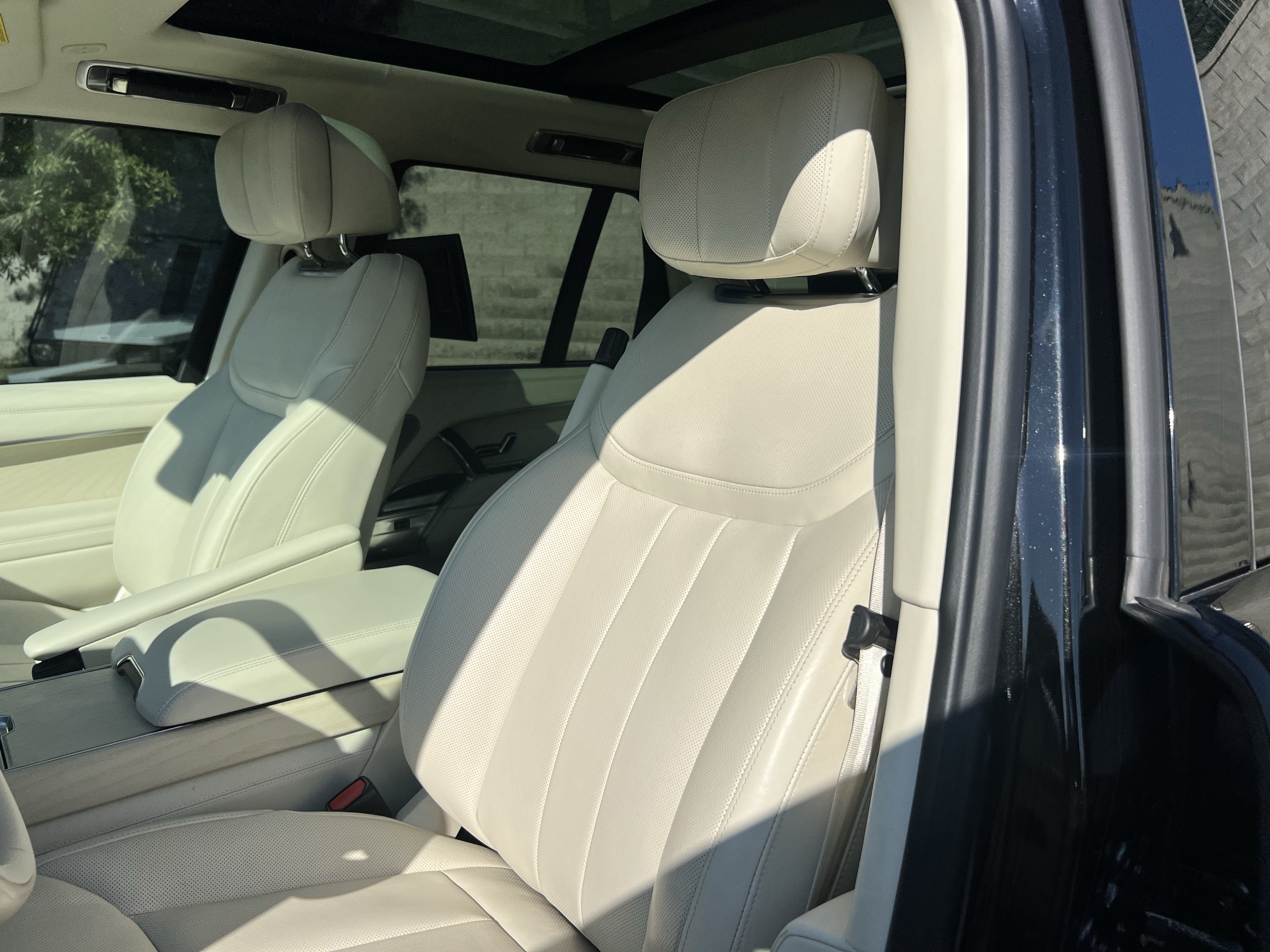 Certified 2024 Land Rover Range Rover Autobiography AWD/4WD image 17