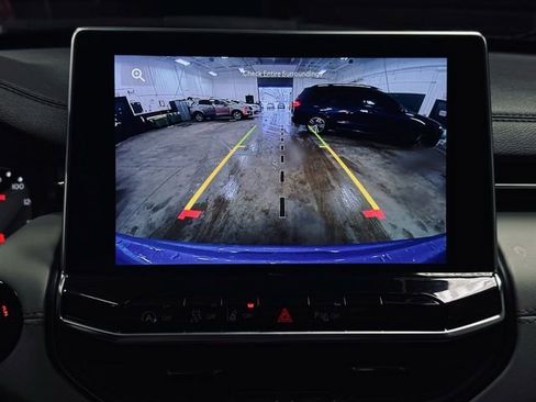 Used 2025 Jeep Compass Limited image 34