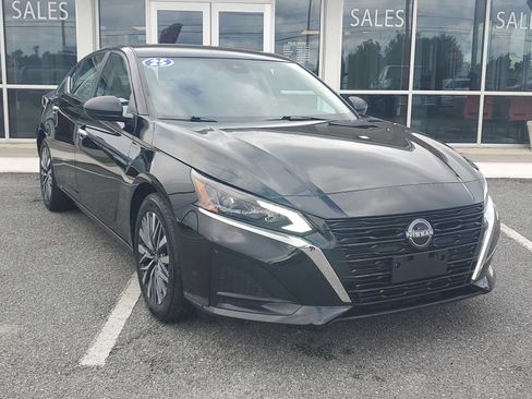 Used 2025 Nissan Altima 2.5 SV FWD image 6