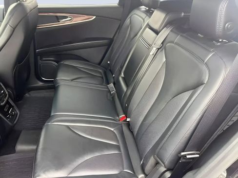 Used 2019 Lincoln Nautilus Select image 19