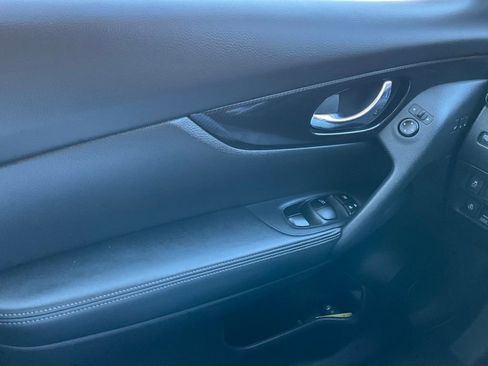 Used 2020 Nissan Rogue SL w/ Premium Package image 43