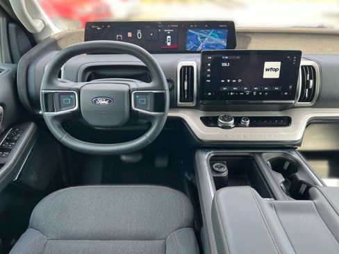 Used 2025 Ford Expedition Active AWD/4WD image 23