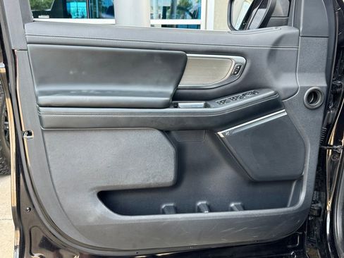 Used 2025 Ford Expedition Platinum AWD/4WD image 16