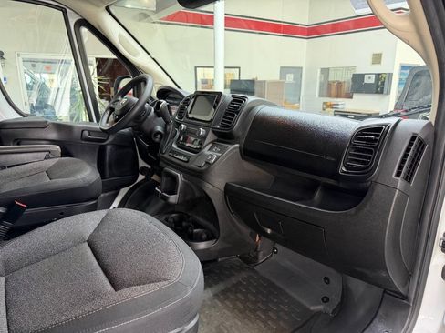 Used 2025 RAM ProMaster 2500 w/ Convenience Group FWD image 15