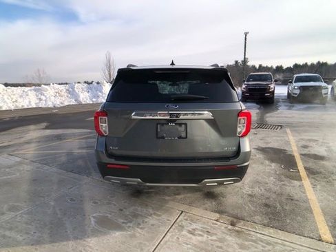 Used 2023 Ford Explorer XLT w/ Equipment Group 202A image 5
