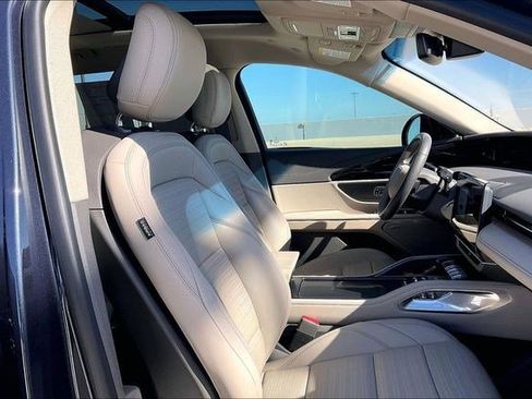 Used 2024 Lincoln Nautilus Reserve w/ Equipment Group 202A image 7