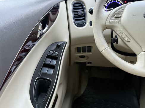 Used 2011 INFINITI EX35 Journey w/ Premium Pkg image 32