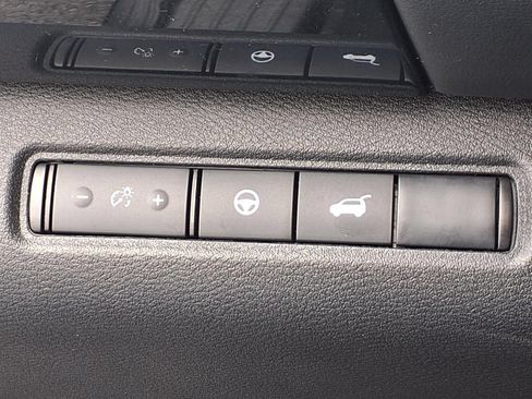 Used 2025 Nissan Pathfinder SV AWD/4WD image 16