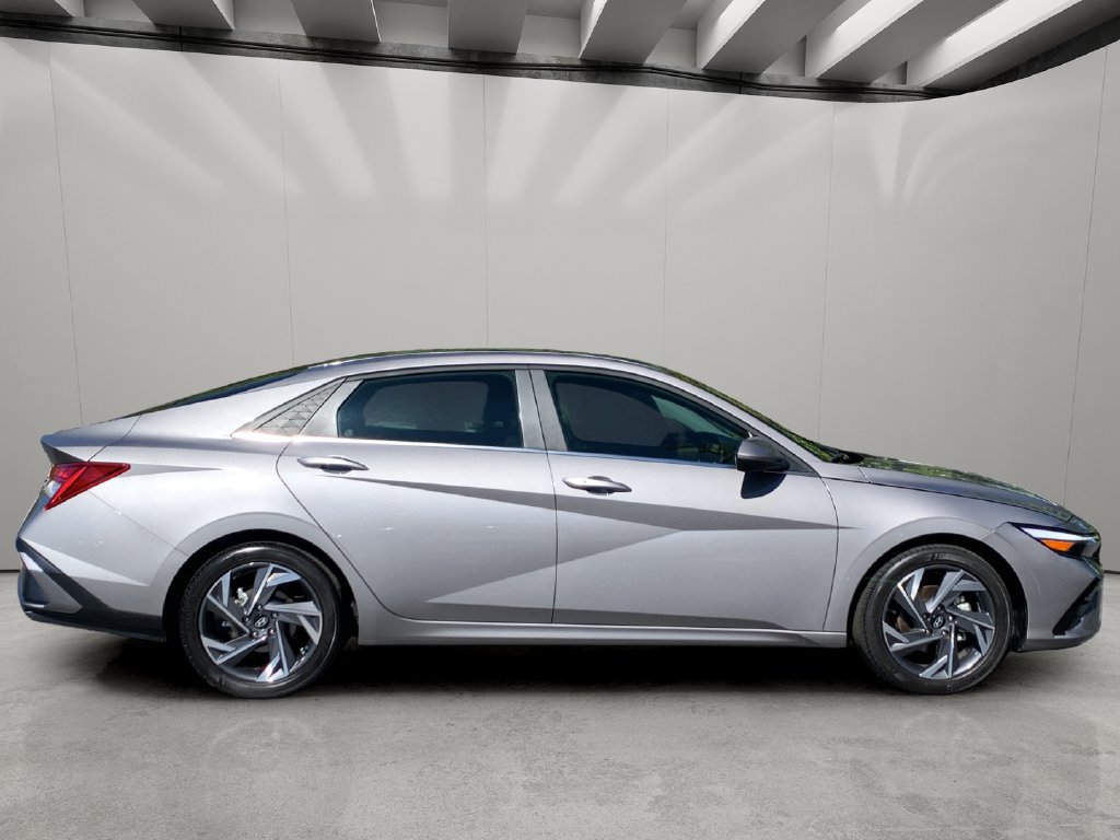 Certified 2024 Hyundai Elantra SEL w/ Convenience Package FWD image 6