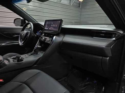 Used 2023 Toyota Venza XLE AWD/4WD image 13
