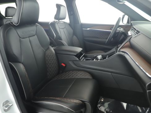 Used 2025 Jeep Grand Cherokee L Summit w/ Obsidian Package image 20