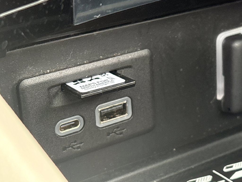 Used 2023 Buick Envision Avenir FWD image 22