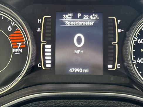 Used 2021 Jeep Cherokee Latitude Plus FWD image 3