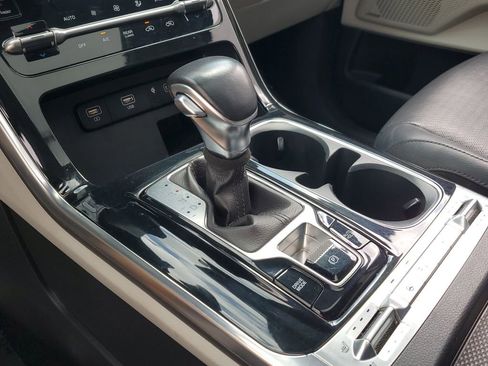 Used 2022 Kia Carnival SX Prestige image 35