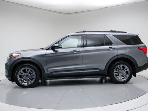 Used 2022 Ford Explorer XLT w/ Equipment Group 202A AWD/4WD image 8