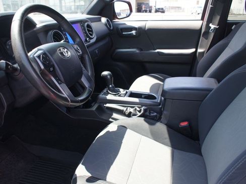Used 2020 Toyota Tacoma TRD Off-Road AWD/4WD image 2