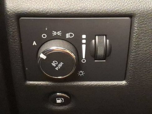 Used 2018 Jeep Grand Cherokee Altitude AWD/4WD image 25