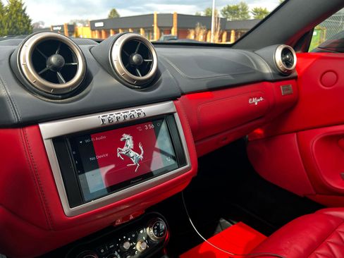 Used 2012 Ferrari California image 16