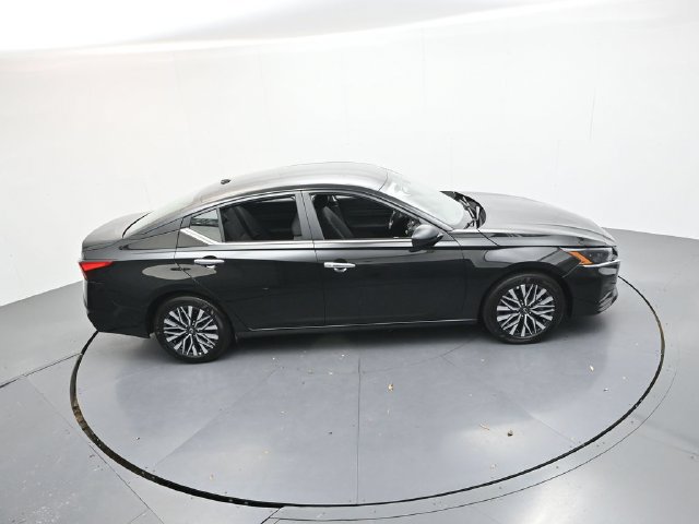 Used 2025 Nissan Altima 2.5 SV FWD image 40