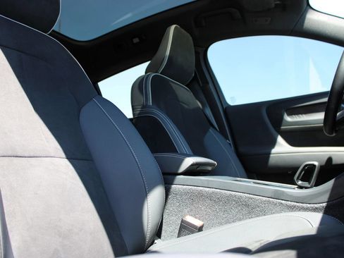 Used 2023 Volvo C40 P8 Recharge Plus w/ Protection Package Premier AWD/4WD image 4