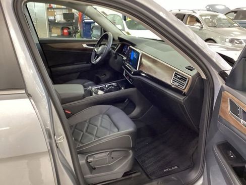 Certified 2026 Volkswagen Atlas SE AWD/4WD image 7
