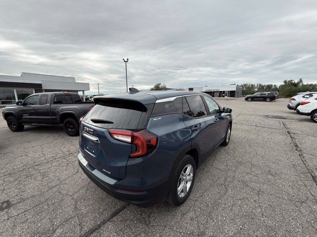 Used 2024 GMC Terrain SLE AWD/4WD image 4