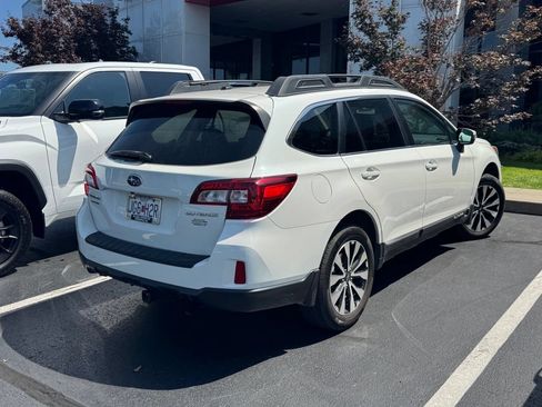 Used 2015 Subaru Outback 2.5i Limited AWD/4WD image 4