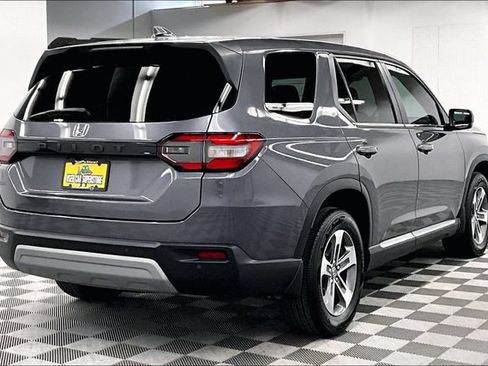 Used 2025 Honda Pilot EX-L image 12