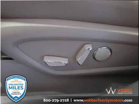 Used 2023 Lincoln Nautilus Reserve w/ Luxury Package AWD/4WD image 12