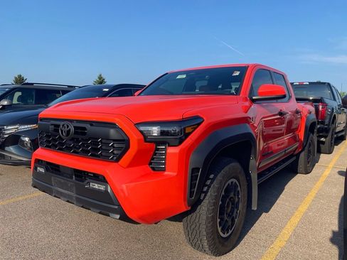 Used 2024 Toyota Tacoma TRD Off-Road AWD/4WD image 17