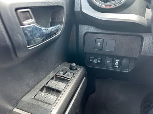 Used 2021 Toyota Tacoma TRD Off-Road w/ Technology Package AWD/4WD image 43