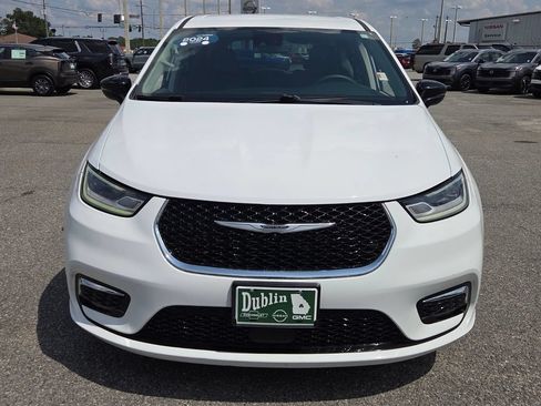 Used 2024 Chrysler Pacifica Touring-L FWD image 18