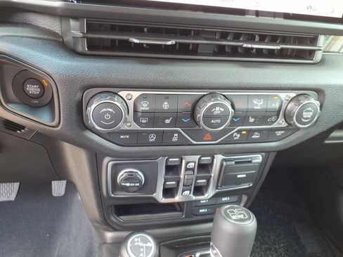 New 2026 Jeep Gladiator Sport AWD/4WD image 12