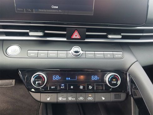 Used 2024 Hyundai Elantra SEL w/ Convenience Package image 24