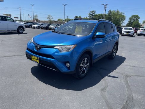 Used 2017 Toyota RAV4 XLE w/ All Weather Liner Package AWD/4WD image 4