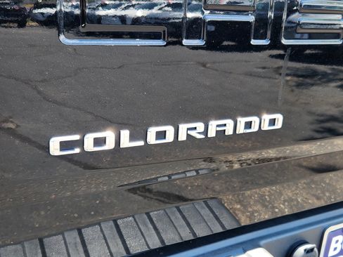 Used 2022 Chevrolet Colorado Z71 AWD/4WD image 17